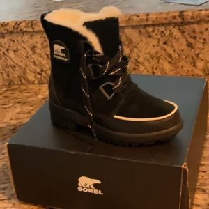 Women’s Sorel Tivoli boots. NWT and box